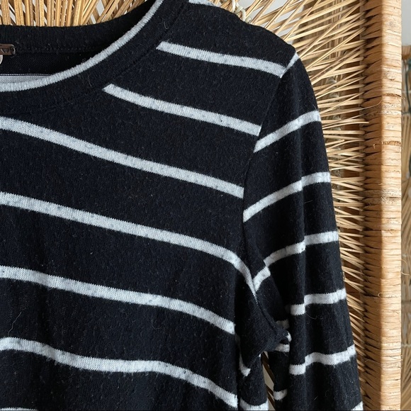 Striped black and white sweater with cutout - Picture 3 of 5